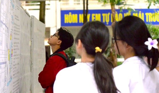 Sáng nay, gần 103.000 sĩ tử Hà Nội chính thức làm thủ tục dự thi lớp 10