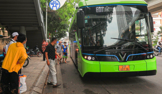 Hà Nội chuyển toàn bộ xe buýt sang xe điện, không khí sẽ trong lành?