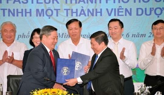 Thứ trưởng Bộ Y tế: ‘Viện Pasteur TPHCM cần sớm phối hợp thiết lập các đơn vị tiêm chủng ngoại thành’