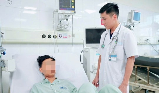 Chạy đua với thời gian cứu nam thanh niên bị thang máy kẹp cổ