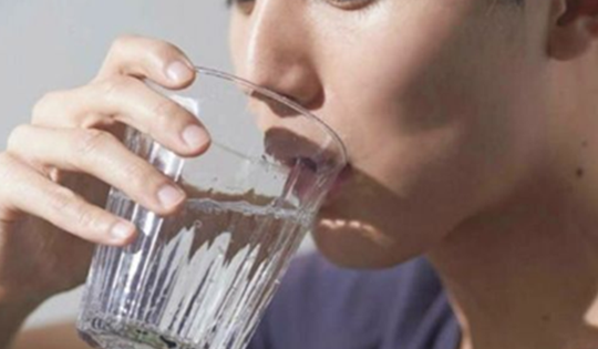 4 loại nước chứa đầy vi khuẩn, chuyên gia dinh dưỡng cảnh báo cần tránh xa