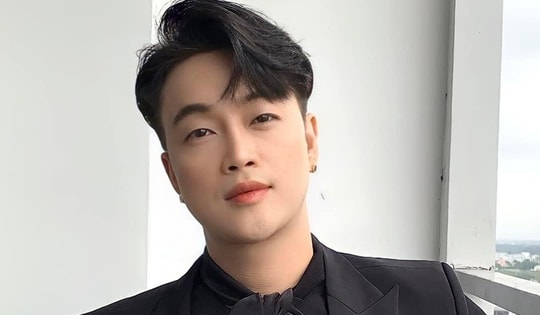 Nam ca sĩ Việt sang Trung Quốc: "Cả trung tâm thương mại bao vây tôi, phải gọi bảo vệ tới"