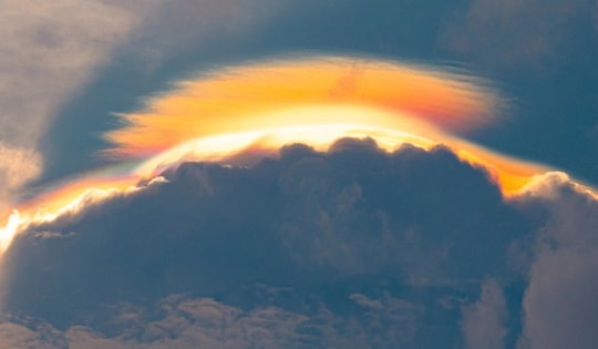 Chuyên gia nói về mây ngũ sắc xuất hiện ở Hà Nội