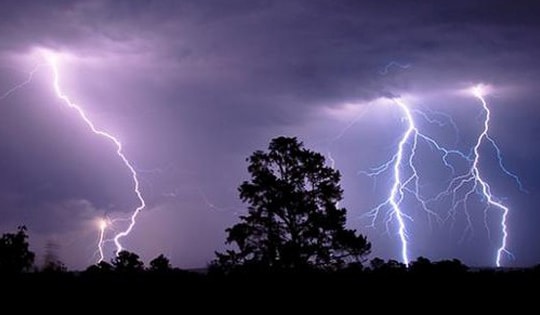 Chuyên gia khuyến cáo gì sau khi 4 người ở Hà Tĩnh bị sét đánh tử vong?