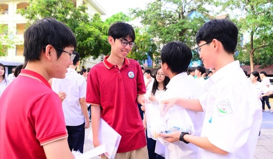 Học sinh Hà Nội tự tin 'khai màn' môn Ngữ văn, khởi động kỳ thi vào lớp 10