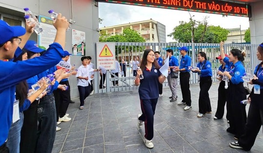 Đề tiếng Anh lớp 10 Hà Nội 'dễ thở': Thí sinh tự tin điểm cao