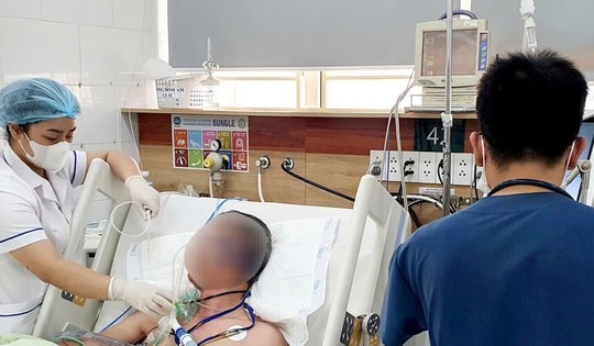 Mua nhầm cồn độc hại để súc miệng, người đàn ông hôn mê sâu