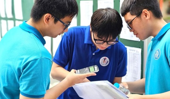 Hàng vạn thí sinh vượt ‘cửa ải’ cuối của kỳ thi vào lớp 10 ở Hà Nội