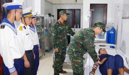 Quân y đảo Trường Sa phẫu thuật ruột thừa cho ngư dân trong đêm