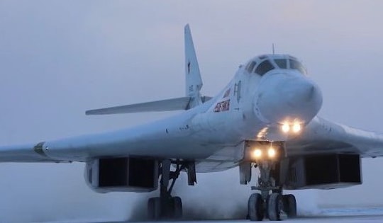 Nga điều máy bay ném bom chiến lược Tu-160 áp sát Mỹ để 'bảo vệ tài sản chiến lược'