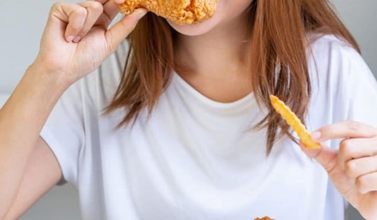 Vì sao ăn thịt gà khiến răng đau lại càng đau thêm?