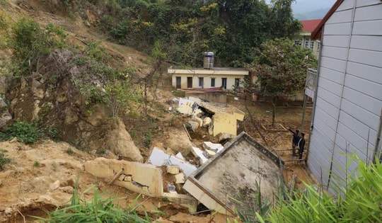 Đến bao giờ người dân hết lo về sạt lở núi Pha Kham?