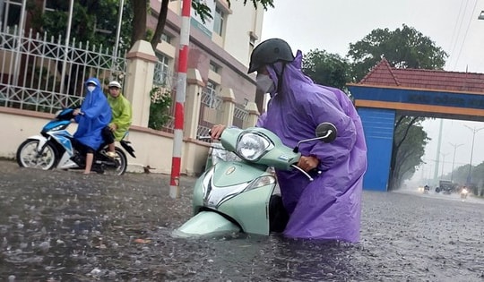 Kịch bản hình thành, di chuyển của bão số 1: Miền Trung mưa lớn như trút nước