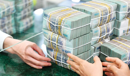 Xuất hiện ngân hàng có lãi suất tới hơn 8% khi gửi tiết kiệm 12 tháng: Gửi tiết kiệm 300 triệu đồng nhận tối đa bao nhiêu tiền lãi?