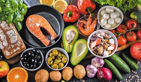 Chế độ ăn lành mạnh giúp giảm cân và hạ huyết áp