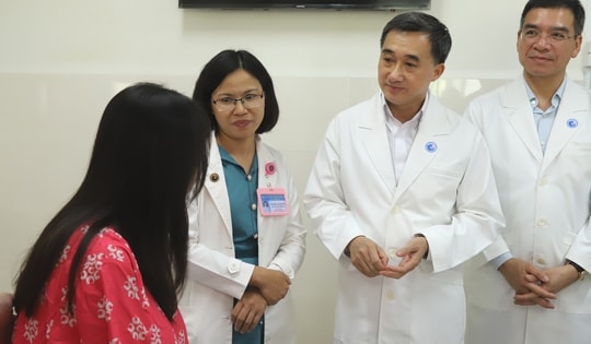 Thai phụ Singapore về nước an toàn sau 12 ngày thông tim