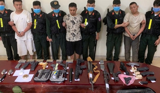 Bắt nhóm đối tượng xuất nhập cảnh trái phép, mang theo vũ khí quân dụng