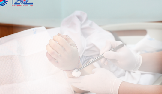 Bệnh viện Hữu nghị Việt Tiệp phẫu thuật tái nối thành công ca đứt rời nửa bàn tay trái, mở ra kỳ tích mới