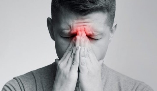 Người đàn ông 29 tuổi nhập viện sau khi tiếp xúc với hóa chất làm tóc, thừa nhận 1 sai lầm nhiều người Việt mắc phải