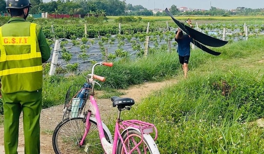 Đang hạ cánh xuống sân bay Nội Bài, phi công phát hiện 3 chiếc diều 'lơ lửng' gần đường băng