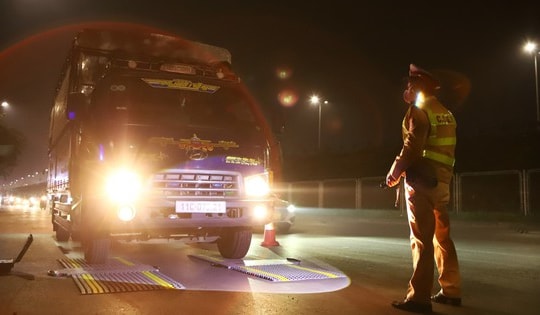 Hà Nội 'khóa' cửa ngõ bằng trạm cân tự động, xe quá tải hết thời lộng hành