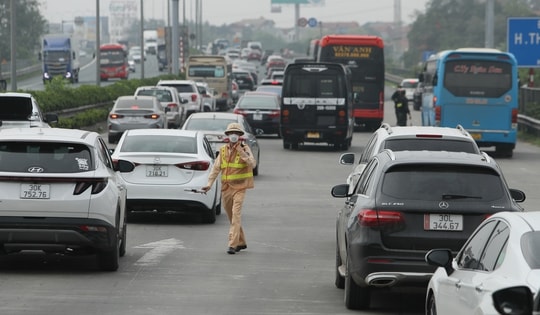 Đề xuất thu phí đường cao tốc ở Hà Nội, ô tô phải trả tiền theo quãng đường