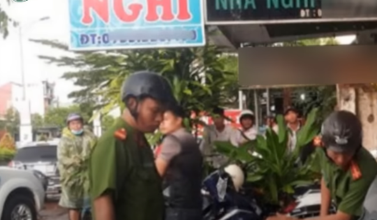 Người phụ nữ tử vong bất thường sau 30 phút vào nhà nghỉ 'tâm sự' với người tình