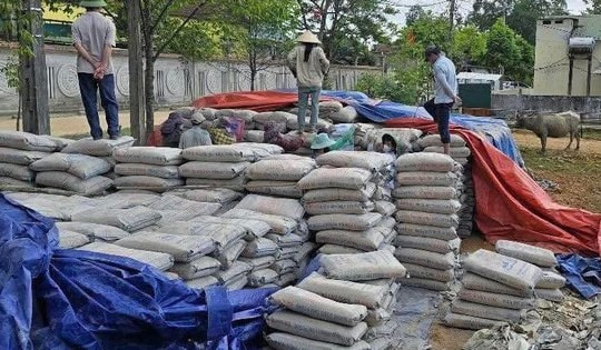 Để hư hỏng hàng trăm tấn xi măng, nguyên Chủ tịch xã có thể đối diện mức án nào?