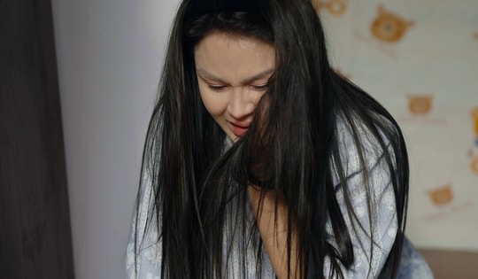 'Dịu dàng màu nắng' mới nhất (tập 9): Ngoại tình bại lộ, Lan Anh (Lương Thu Trang) nhận cú tát trời giáng của Xuân Bắc (Duy Hưng)