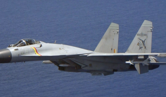 Máy bay quân sự Trung Quốc và Nhật Bản suýt va chạm khi bay cách nhau 45m