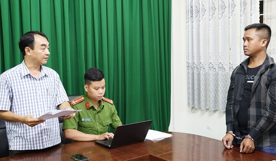 Sau tiếng nẹt bô, một nam thanh niên bị đâm tử vong