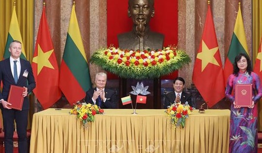 Chủ tịch nước Lương Cường và Tổng thống Litva chứng kiến lễ ký kết các văn kiện hợp tác