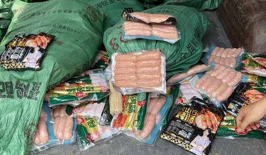 Lạng Sơn: Thu giữ hơn nửa tấn xúc xích không rõ nguồn gốc chuẩn bị đưa ra thị trường