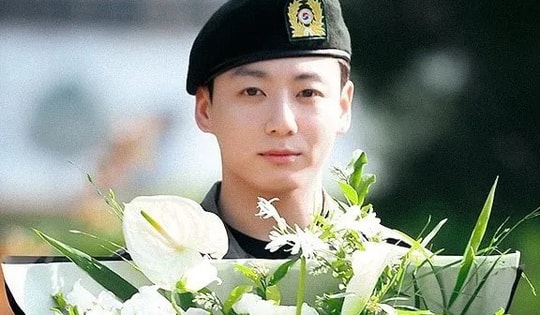 Nghệ sĩ bị fan cuồng bám đuôi, người thân cận tiếp tay