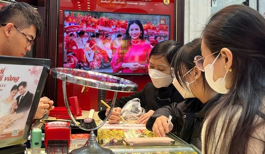 Mua bán vàng từ 20 triệu đồng sắp buộc phải chuyển khoản?