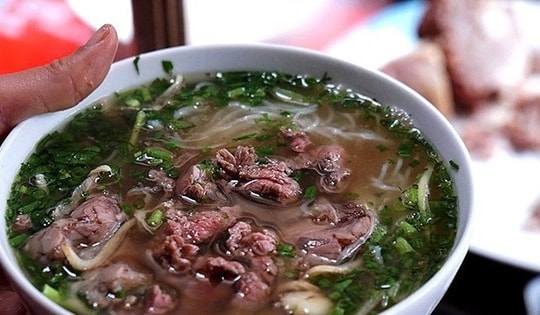Bát bún, phở đồng loạt tăng 5.000 đồng, chủ quán nói do hành, thịt, cua đều gánh thêm thuế