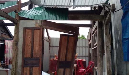 Trận lốc xoáy 1 phút càn quét hàng chục ngôi nhà ở Hà Tĩnh