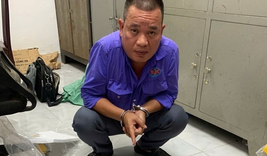 Bắt 2 đối tượng tàng trữ, mua bán vũ khí quân dụng