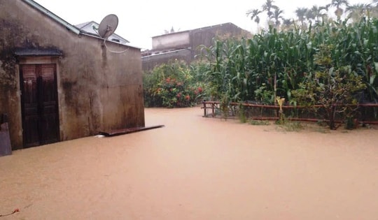 Bão số 1 tăng thêm cường độ, miền Trung mưa lũ lớn nhất trong 30 năm