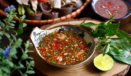 Cho nhúm rau nhỏ này vào nước chấm, giúp tăng đề kháng, tiêu độc hiệu quả