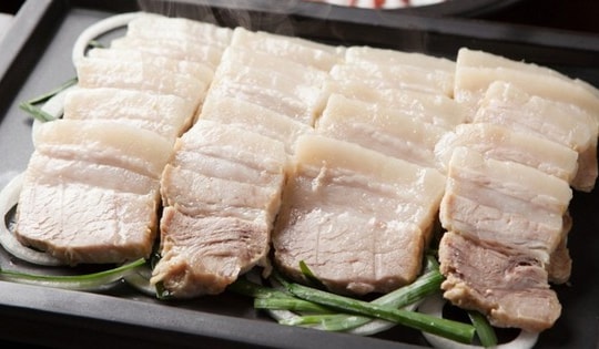 Cách luộc thịt trắng hồng, không bị thâm đen, giữ nguyên vị ngọt