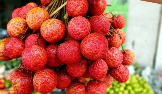 Vải mua về đừng vội cất tủ lạnh: Làm cách này tươi lâu hơn, để cả tháng vẫn ngọt mọng