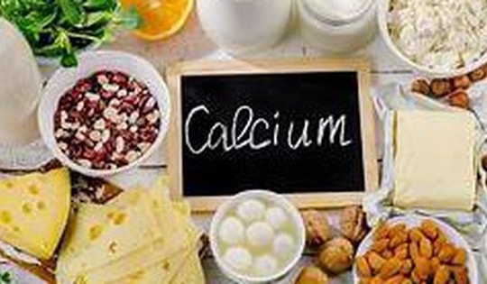 7 nhóm người không nên bổ sung canxi