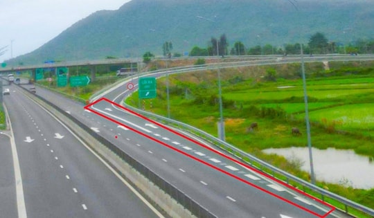 Sửa vạch chuyển làn 'đánh đố' tài xế trên cao tốc Vĩnh Hảo - Phan Thiết