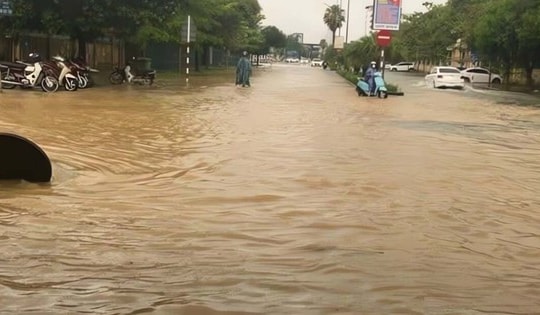 7 người chết, mất tích do mưa lũ lịch sử ở miền Trung