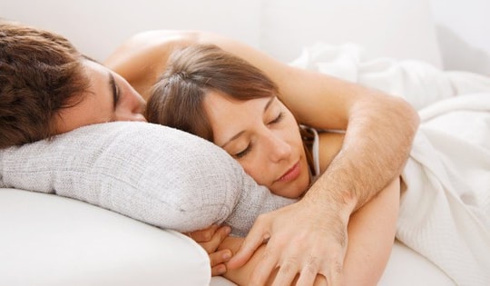 Cái chạm đầu tiên – Dấu hiệu tiết lộ tất cả