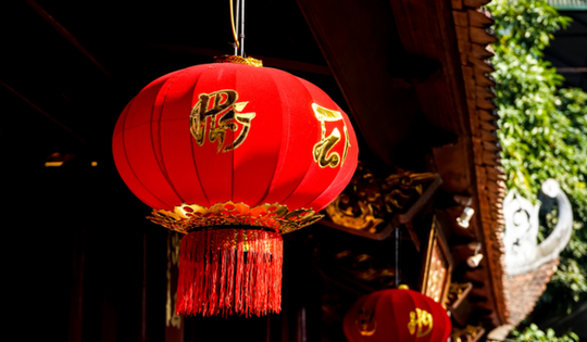 Những lợi ích không ngờ khi treo lồng đèn đỏ trước nhà