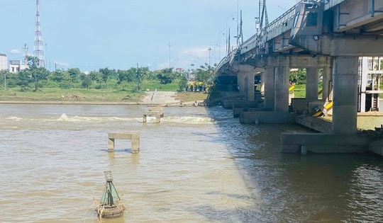 Ra đập ngăn mặn chơi cùng nhóm bạn, một học sinh mất tích