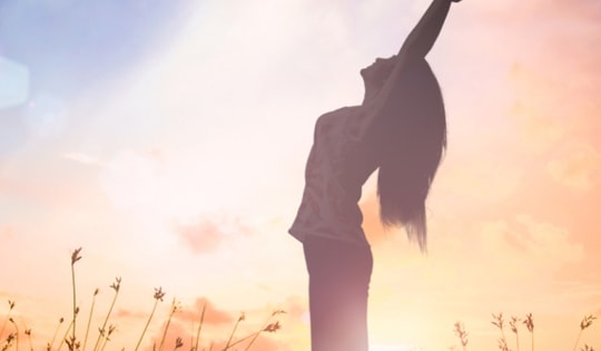 5 tư thế yoga buổi sáng phụ nữ tuổi 30 không nên bỏ lỡ