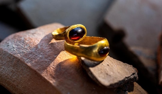 Phát hiện "kho báu" quý giá dưới móng của tòa nhà